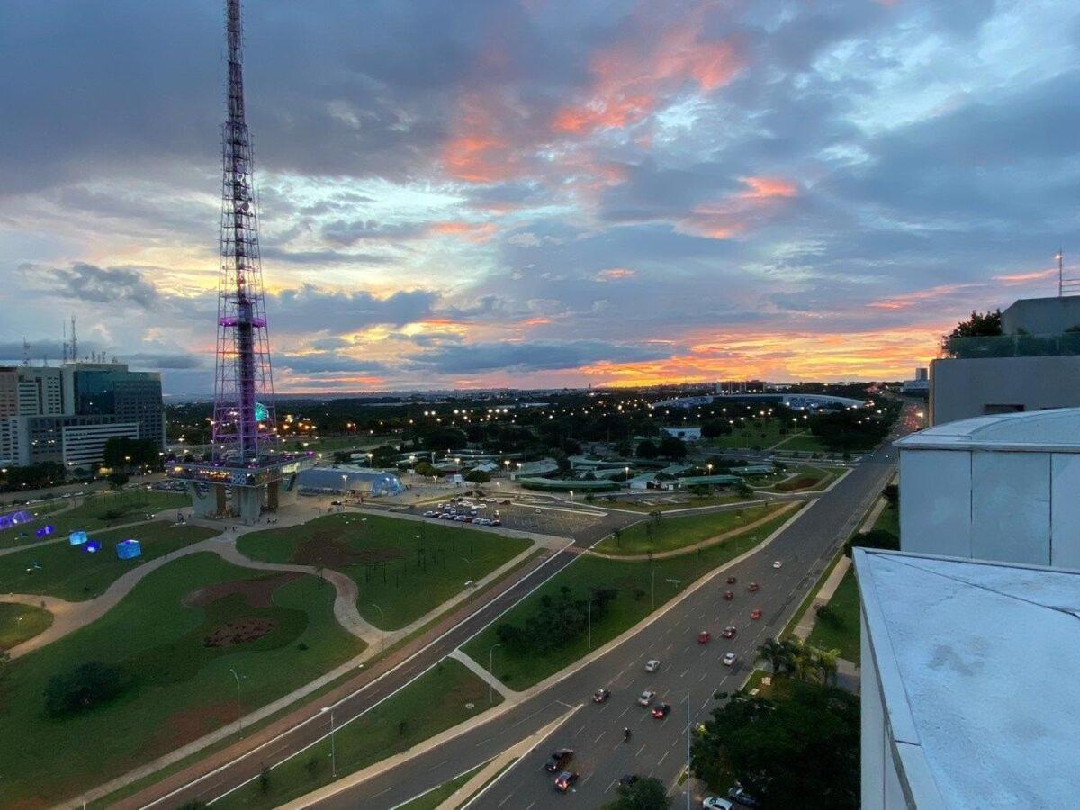 Flat Encantador No 7º Com Vista Pra Torre De Tv ブラジリア エクステリア 写真
